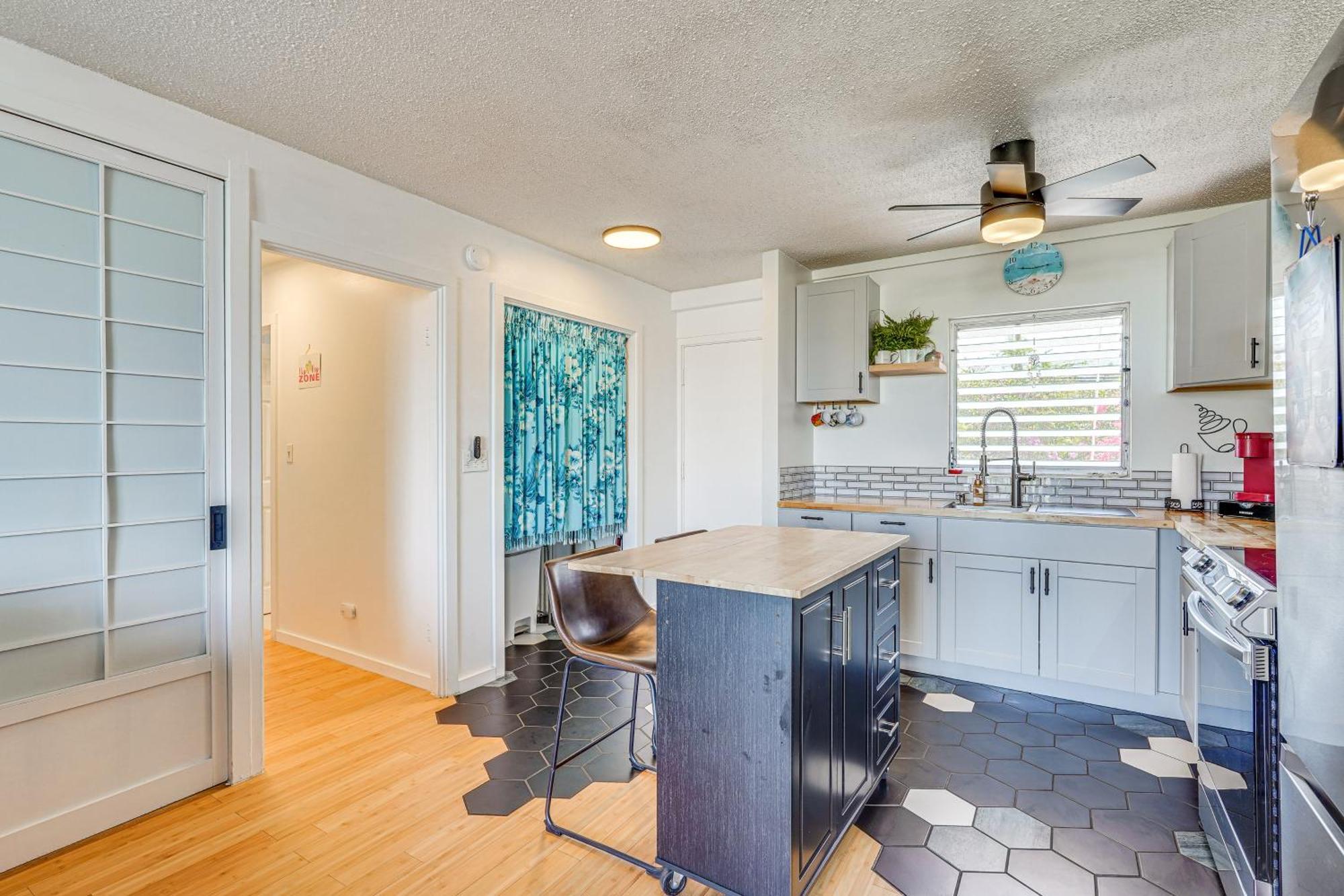 Kailua-Kona Condo With Balcony Walk To The Beach! Екстериор снимка