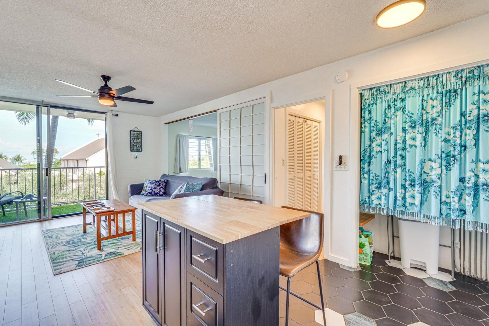 Kailua-Kona Condo With Balcony Walk To The Beach! Екстериор снимка